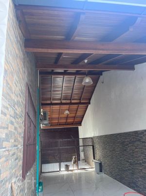 Image 12 - 878000