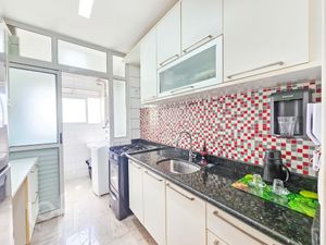 Image 9 - 878039