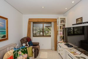 Image 18 - 878042