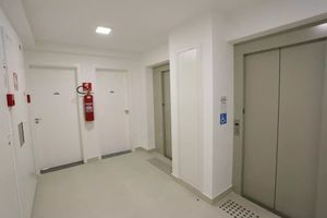 Image 31 - 878044