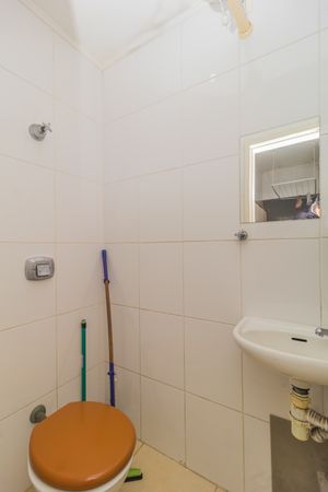Image 5 - 878046