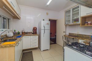 Image 19 - 878046