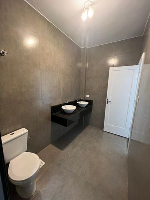 Image 9 - 878052
