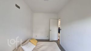 Image 4 - 878053
