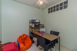 Image 10 - 878073