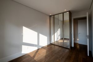 Image 25 - 878079