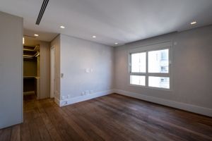 Image 10 - 878079