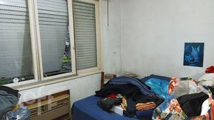 Image 19 - 878090