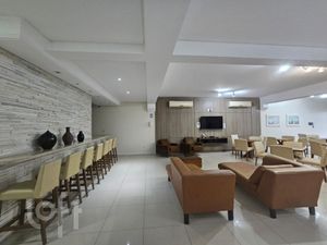 Image 29 - 878092