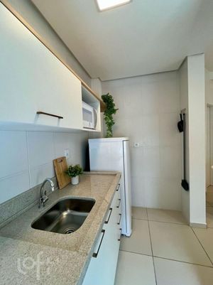 Image 8 - 878094