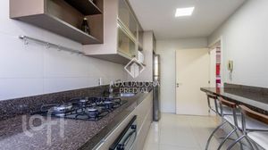 Image 11 - 878098