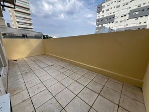 Image 10 - 878107