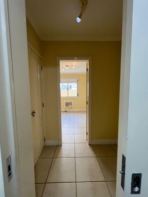 Image 17 - 878107