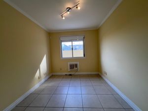 Image 19 - 878107
