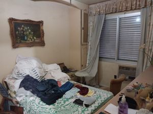 Image 10 - 878122