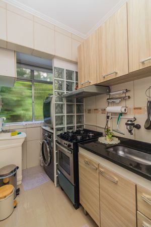 Image 10 - 878136