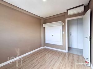 Image 18 - 878144