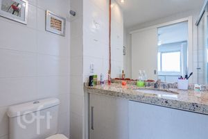 Image 17 - 878155