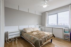 Image 19 - 878155