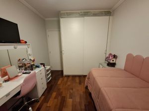 Image 6 - 878159