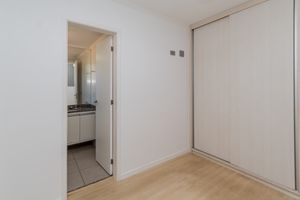 Image 17 - 878166