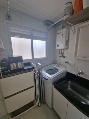 Image 10 - 878176