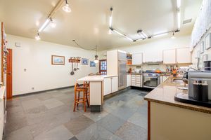 Image 28 - 878180