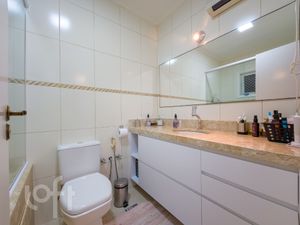 Image 19 - 878190