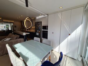 Image 12 - 878196