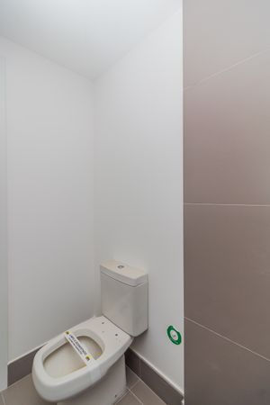 Image 10 - 878198