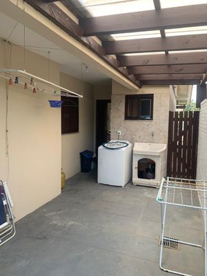 Image 10 - 878260