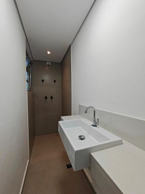 Image 5 - 878267