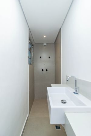 Image 11 - 878267