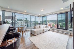 Image 17 - 878272