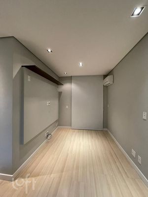 Image 1 - 878289