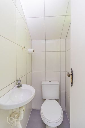 Image 7 - 878302