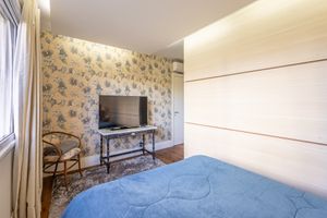 Image 10 - 878309