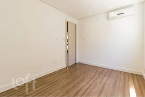 Image 15 - 878315