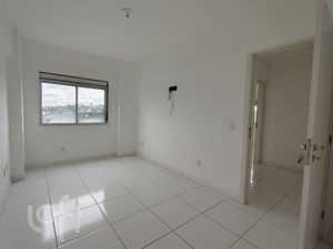 Image 6 - 878318