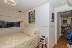 Image 19 - 878322