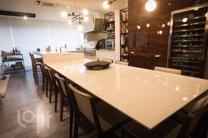 Image 11 - 878358