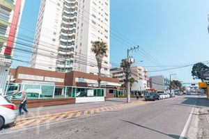 Image 32 - 878359
