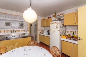 Image 12 - 878361