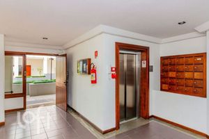 Image 18 - 878372