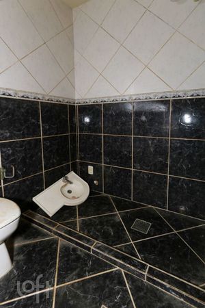 Image 17 - 878377
