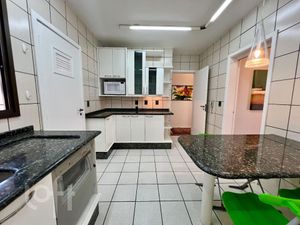 Image 11 - 878395