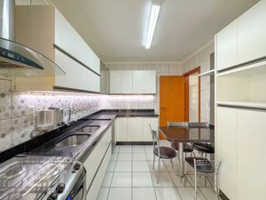 Image 19 - 878396