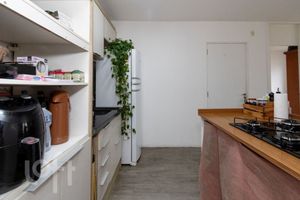 Image 21 - 878402