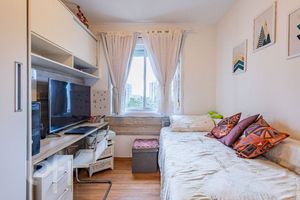 Image 18 - 878403