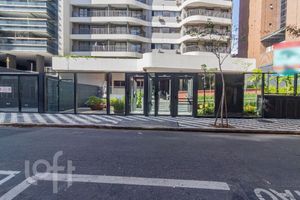 Image 16 - 878404